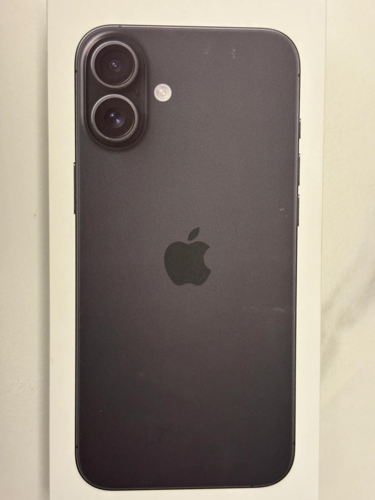 女儿给我的新年礼物是￼￼iPhone 16 Plus（A3291）5G 双卡双待