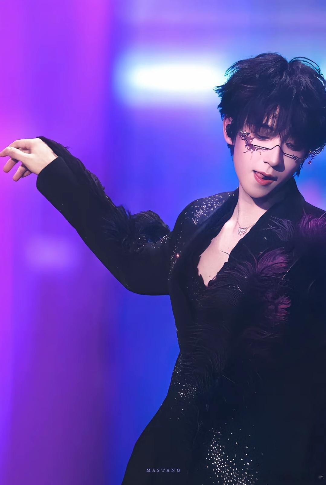 HJL HJL 最痛的距离，是你不在我身边却在我心里The most painf