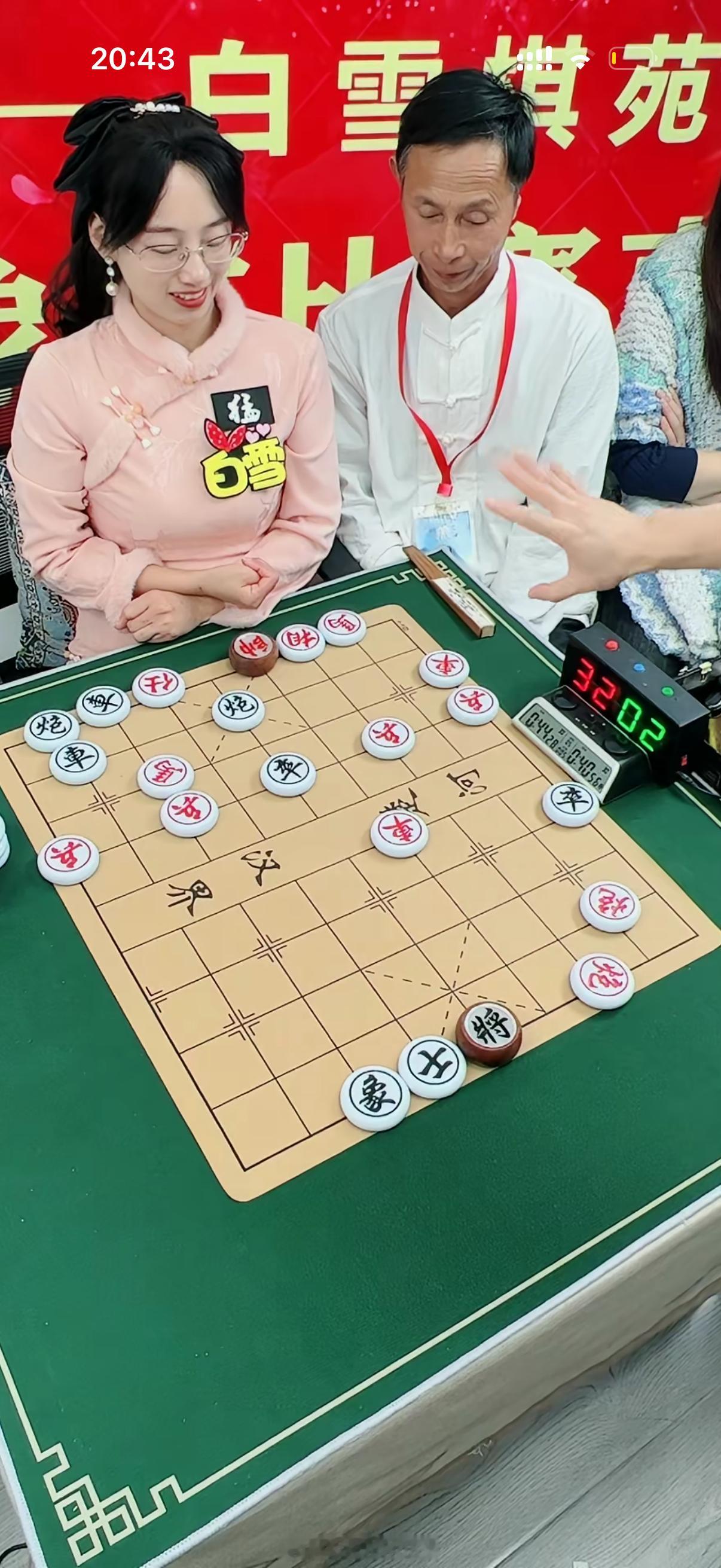 最近迷上了看下象棋的，这位博主，白雪，下象棋真牛啊！在她手里可以说没有死棋