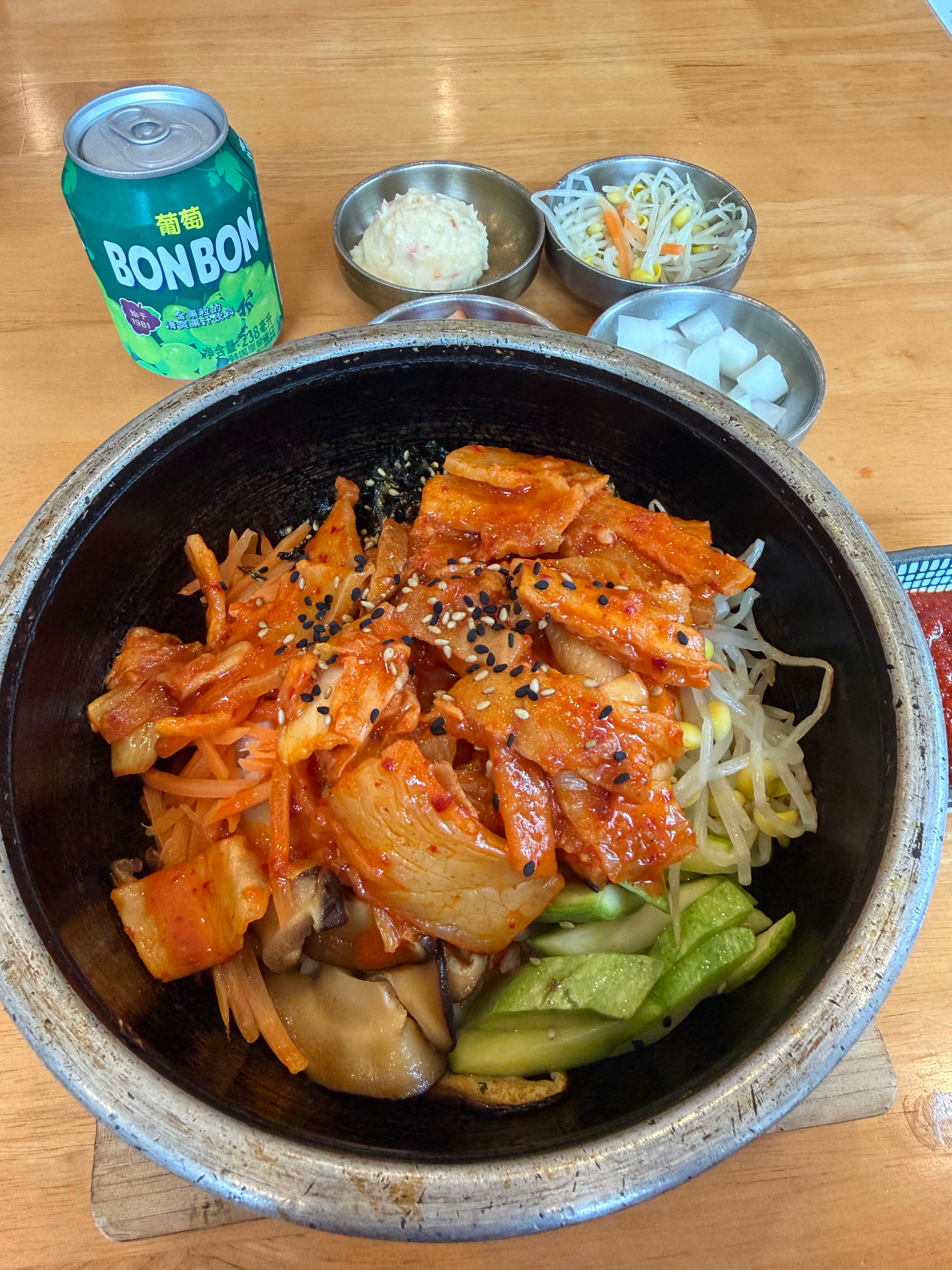 ｜深圳生活｜下雨天，也是今天的第一餐。来华侨城普普通通的一家韩国料理店吃饭。我讨
