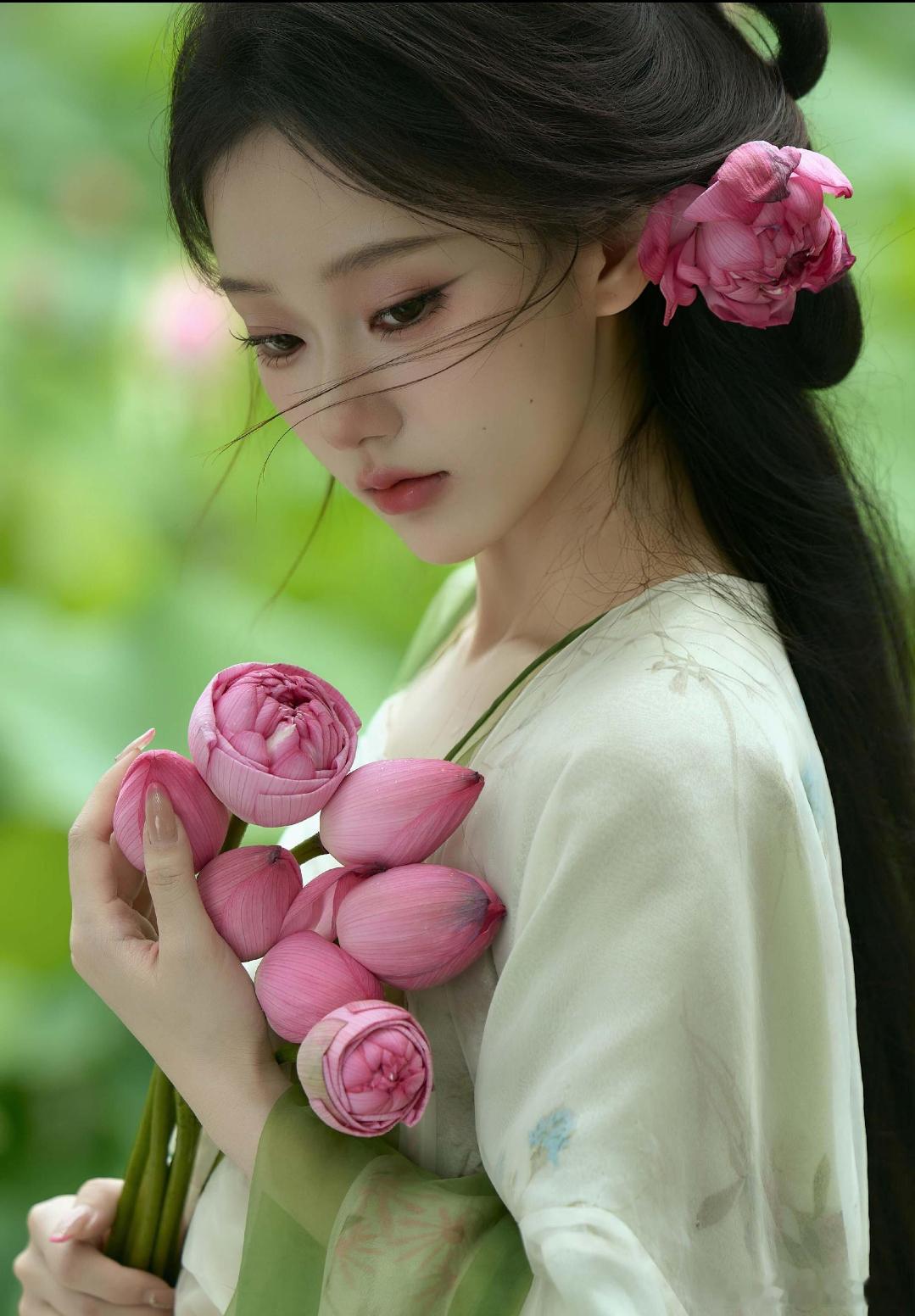 洋洋高锐、夏花～梦里红◎心呀……一路寻梦里……夏花红◎天高云淡时技改……说不尽◎