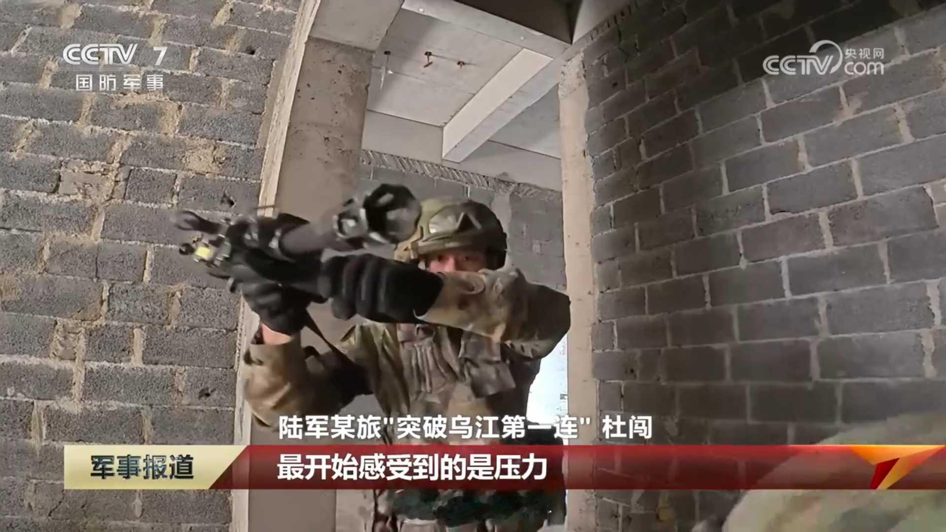 怼着镜头，多少有点恶搞成分了吧