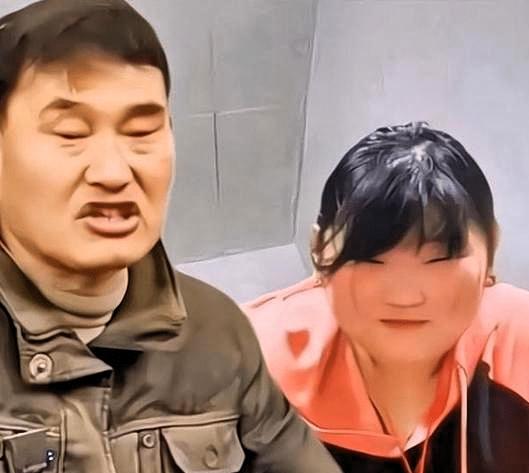 婚礼现场真热闹，彩礼不少，坦克300也来了，还唱了《女儿情》，好像在拍电影，所有