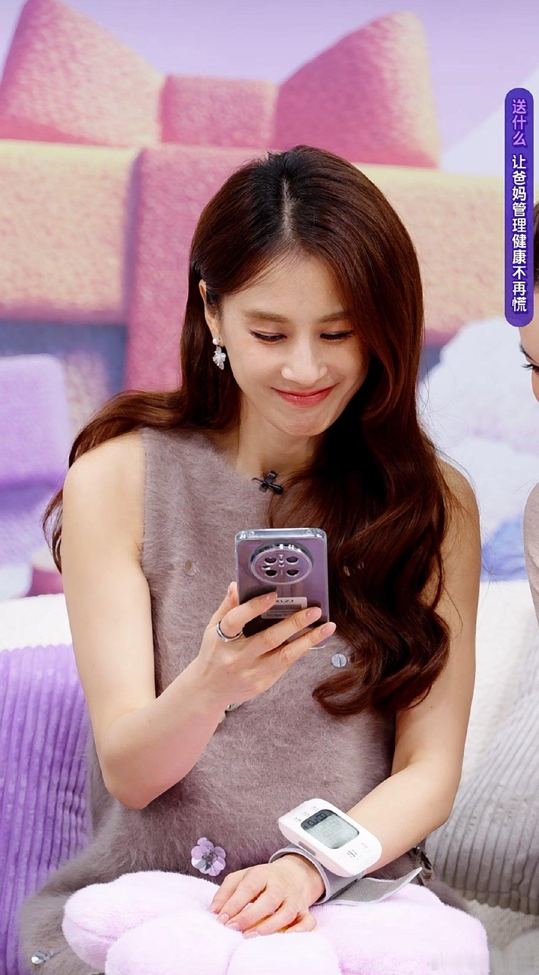 黄圣依葛夕都把AQ当健康顾问 葛夕黄圣依在直播里超清醒！这款小助手能建家庭健康档