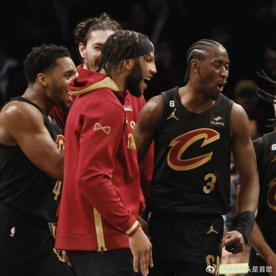 《哎呀呀，你就说骑士这个运气真是太好了，人在家中坐喜从天上来，差距缩小正迎来反超