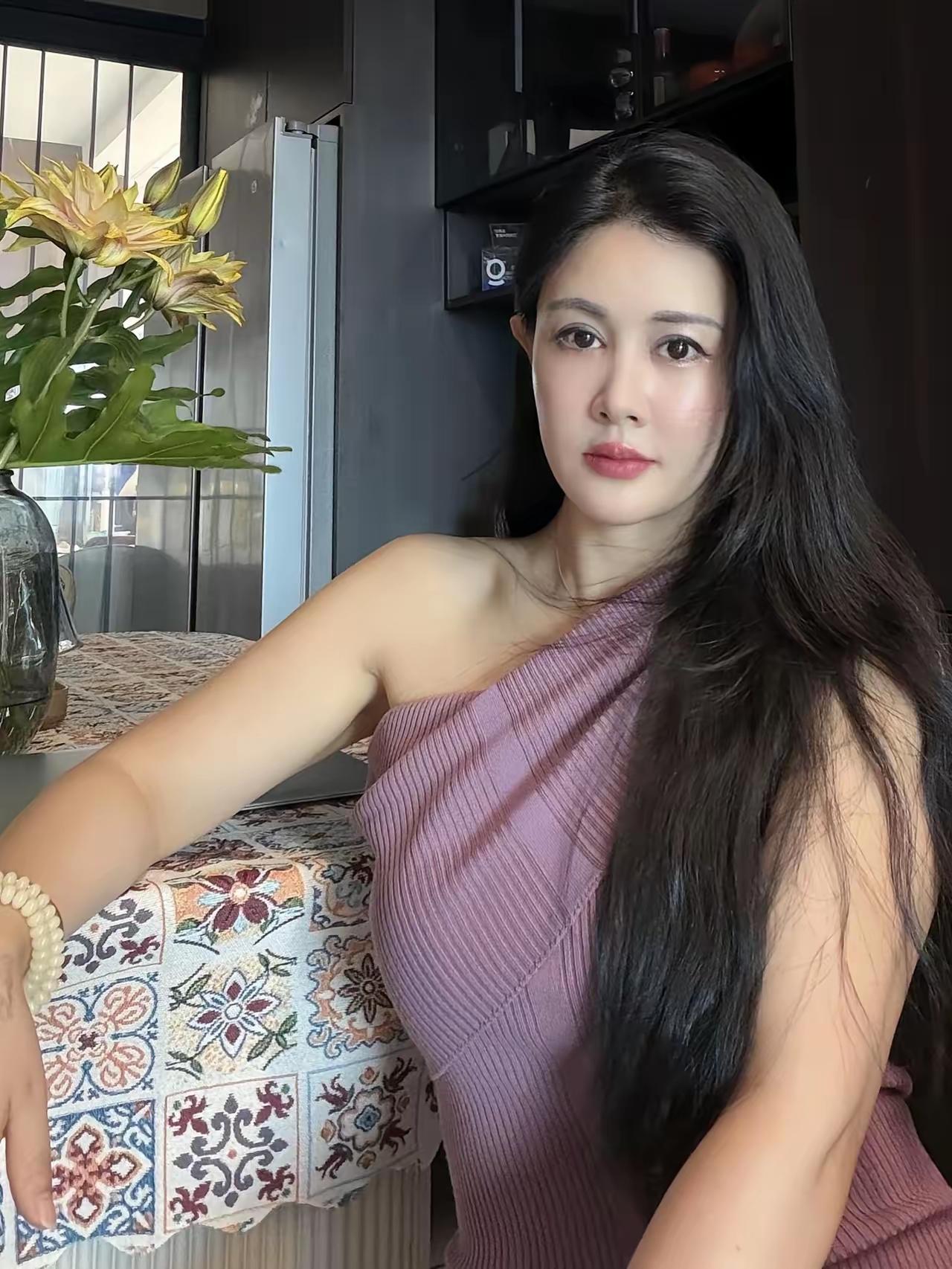 优雅气质，一抹紫色，尽显温柔。