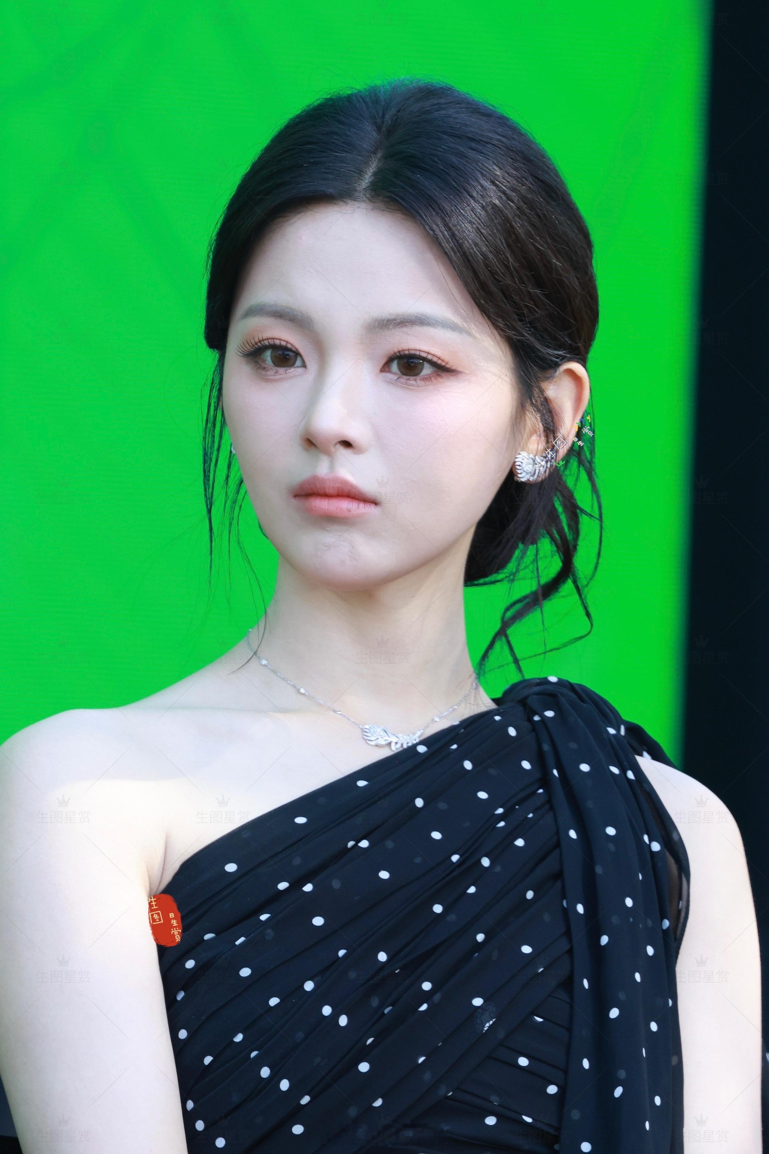 杨超越今日影展拍了拍美超了[憧憬]FIRST惊喜电影展 ​​​