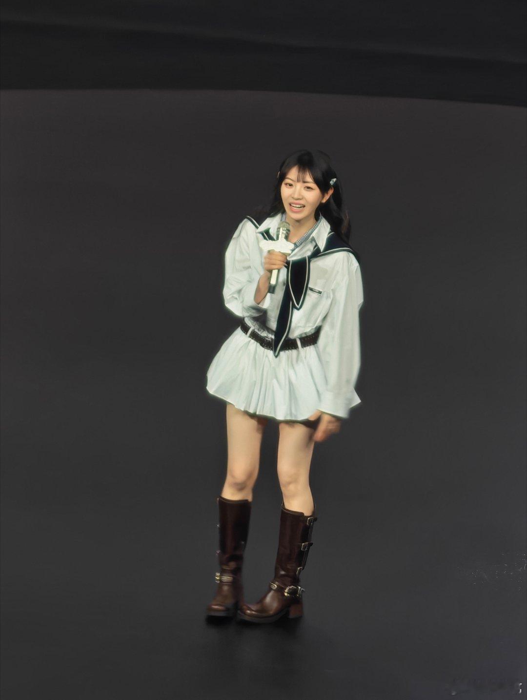 田曦薇 又换装了vivo s50