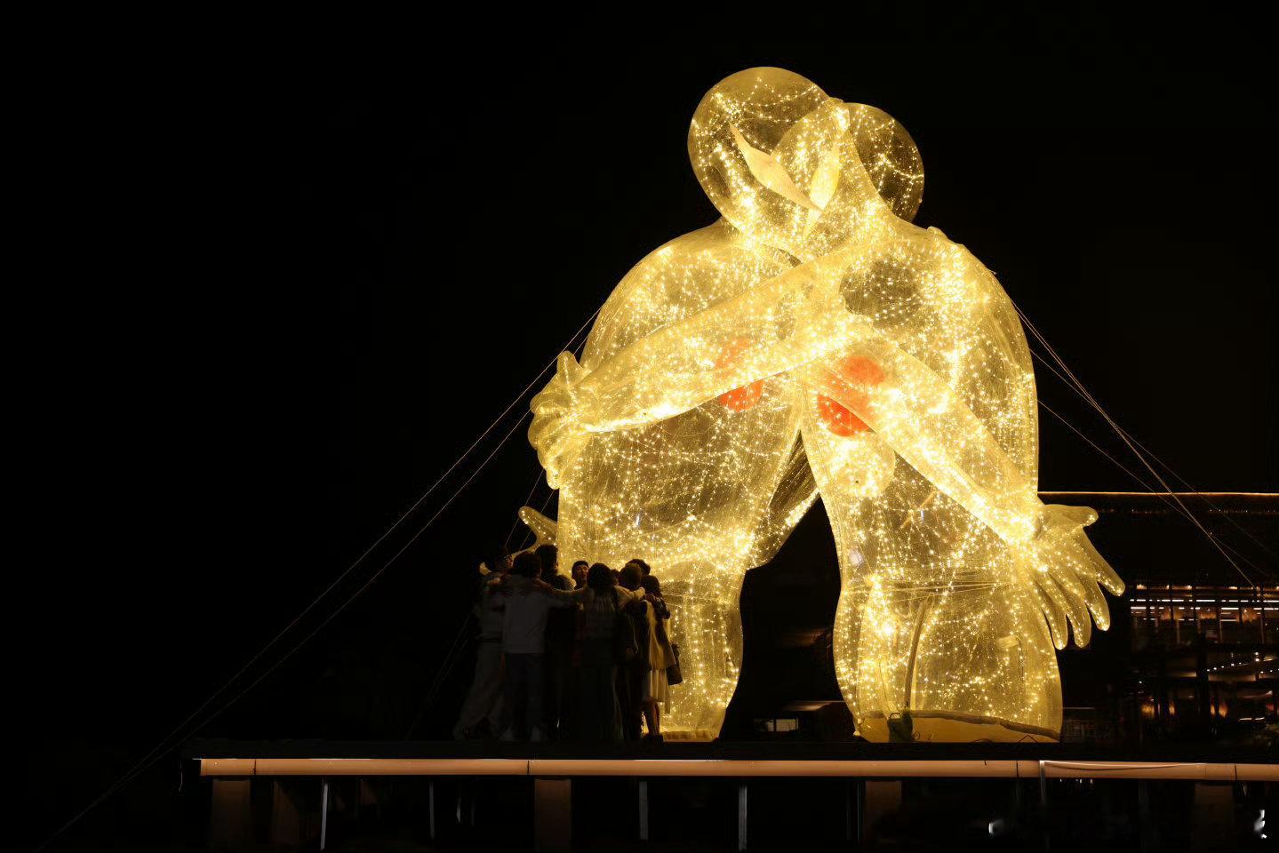  新员工上线趣事多，张宸逍的客栈奇遇记，看完心情都变好了你最想给谁一个爱的抱抱亲