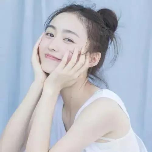 微笑的少女，温柔的夏日时光少女感微笑女孩 少女的笑容 美少女的微笑 甜系少女照 