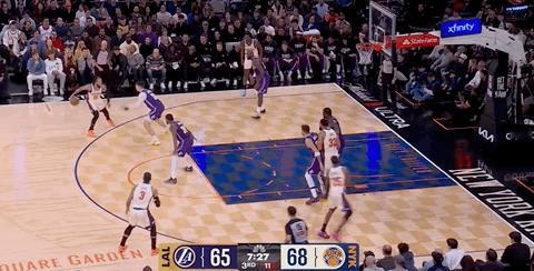 雷迪克暂停！湖人落后5分！ 拉拉维亚多次被针对比分：65-70湖人vs尼克斯