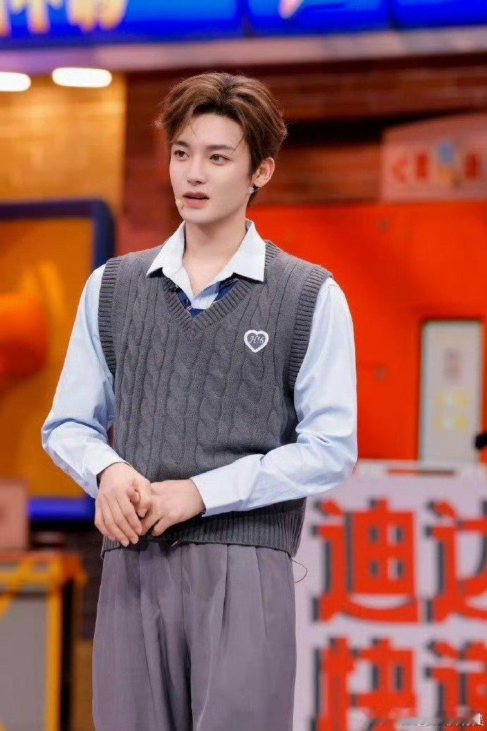 侯明昊隐藏款一定是我没错啦侯明昊设计师隐藏款侯明昊的颜值就是天花板！说隐藏款是自