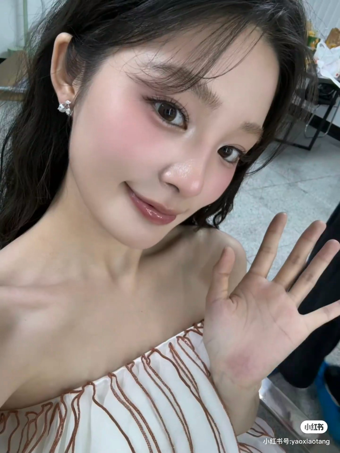 姚晓棠[超话]  yxt姚晓棠新歌现在就要见你看着手机突然打了一个喷嚏🤧当然只