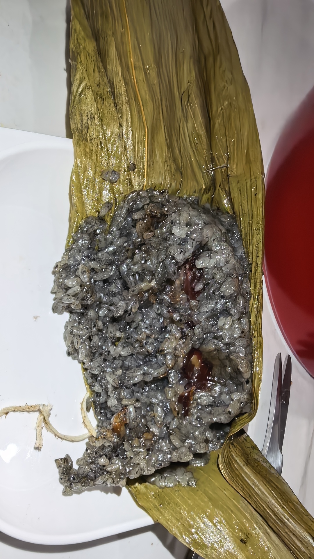 真的想给大家安利我们贵州的灰粽。超级无敌巨好吃。 