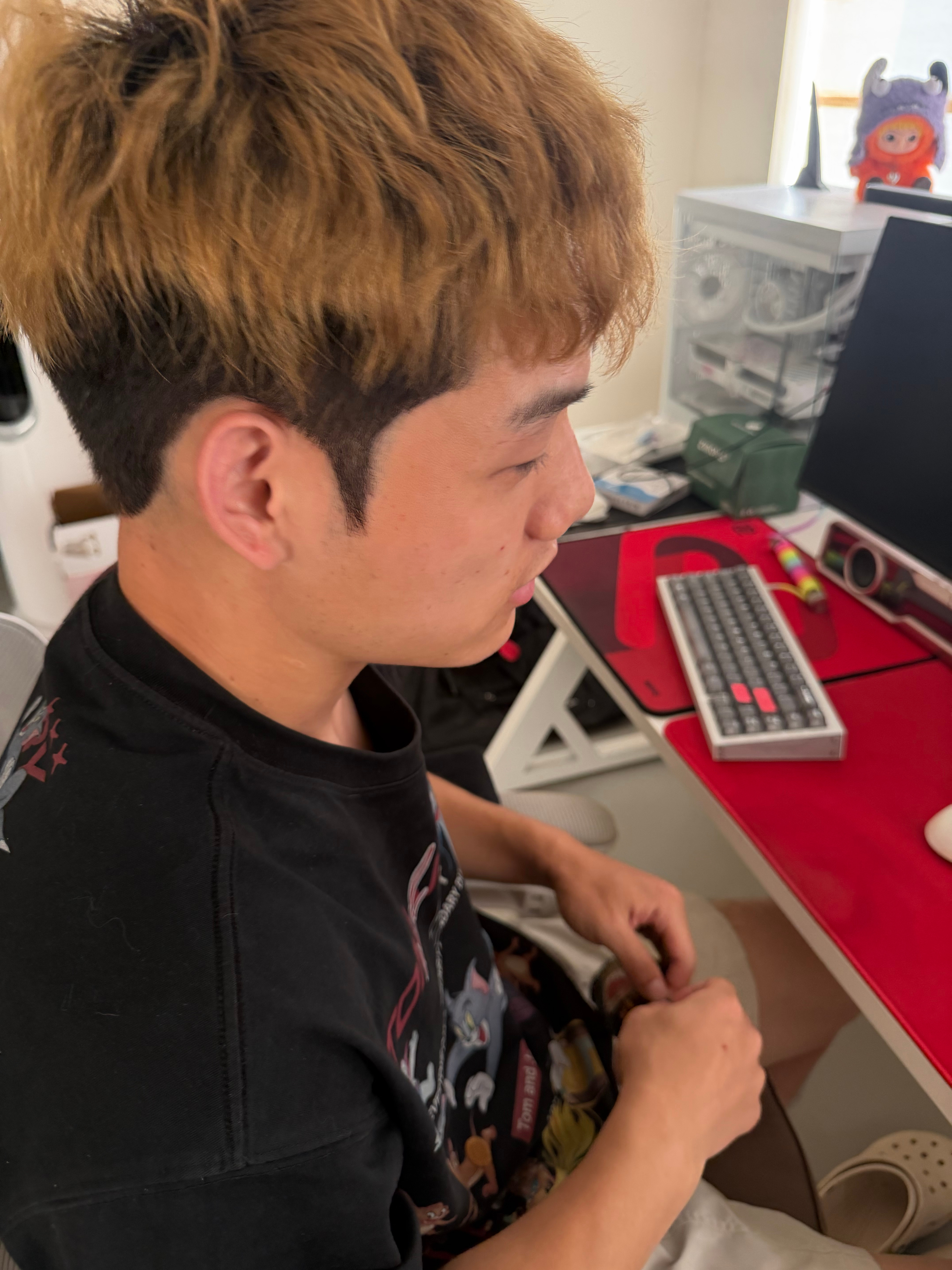 余家宝 就真的很搞笑……. 哈哈哈哈哈哈哈 