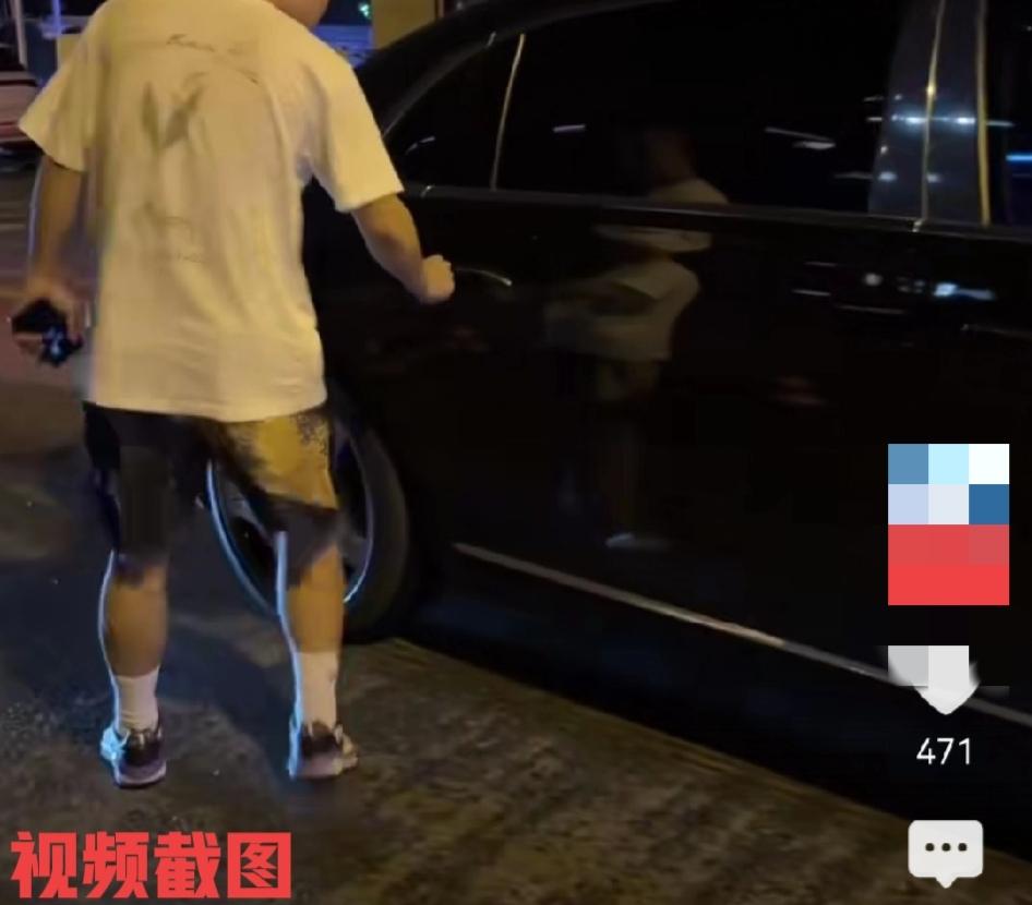 喝多了怎么办，不是老婆接就是请代驾，这是共识。

有男子喝多了，就让自己老婆来接