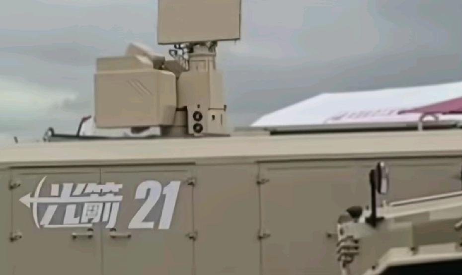 阅兵如何保证低空安全？看，他们就是低空安全的守护者，阅兵时，多款激光武器系统正在