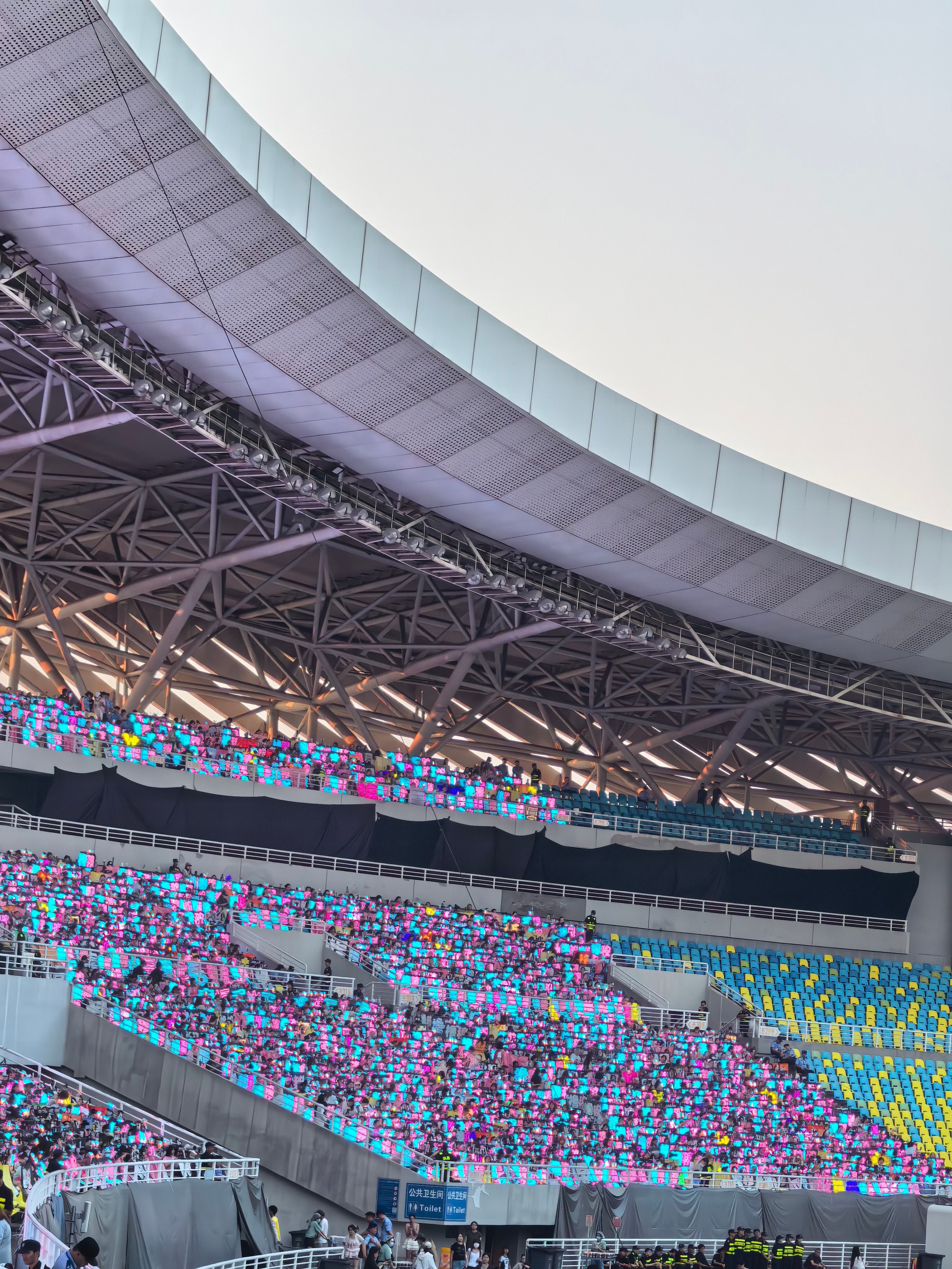 橹穆五公蓝粉海四天碾压TF家族四代五公整整四天都被橹穆蓝粉海强势占据，蓝粉灯牌铺