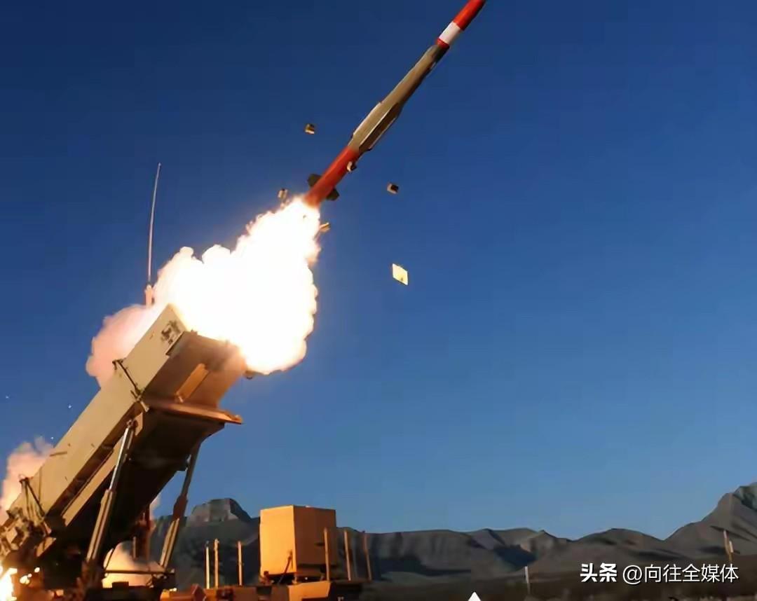 神话破灭！F35、萨德、航母接连拉胯，美式霸权遮羞布被撕碎
 
一直以来，美国靠