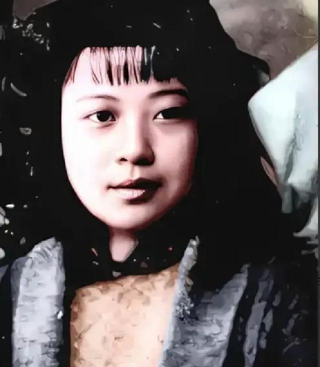 1963年，陈广胜当了师长，听说老家那个拜过堂的媳妇秀兰还在，一个人拉扯着他走时