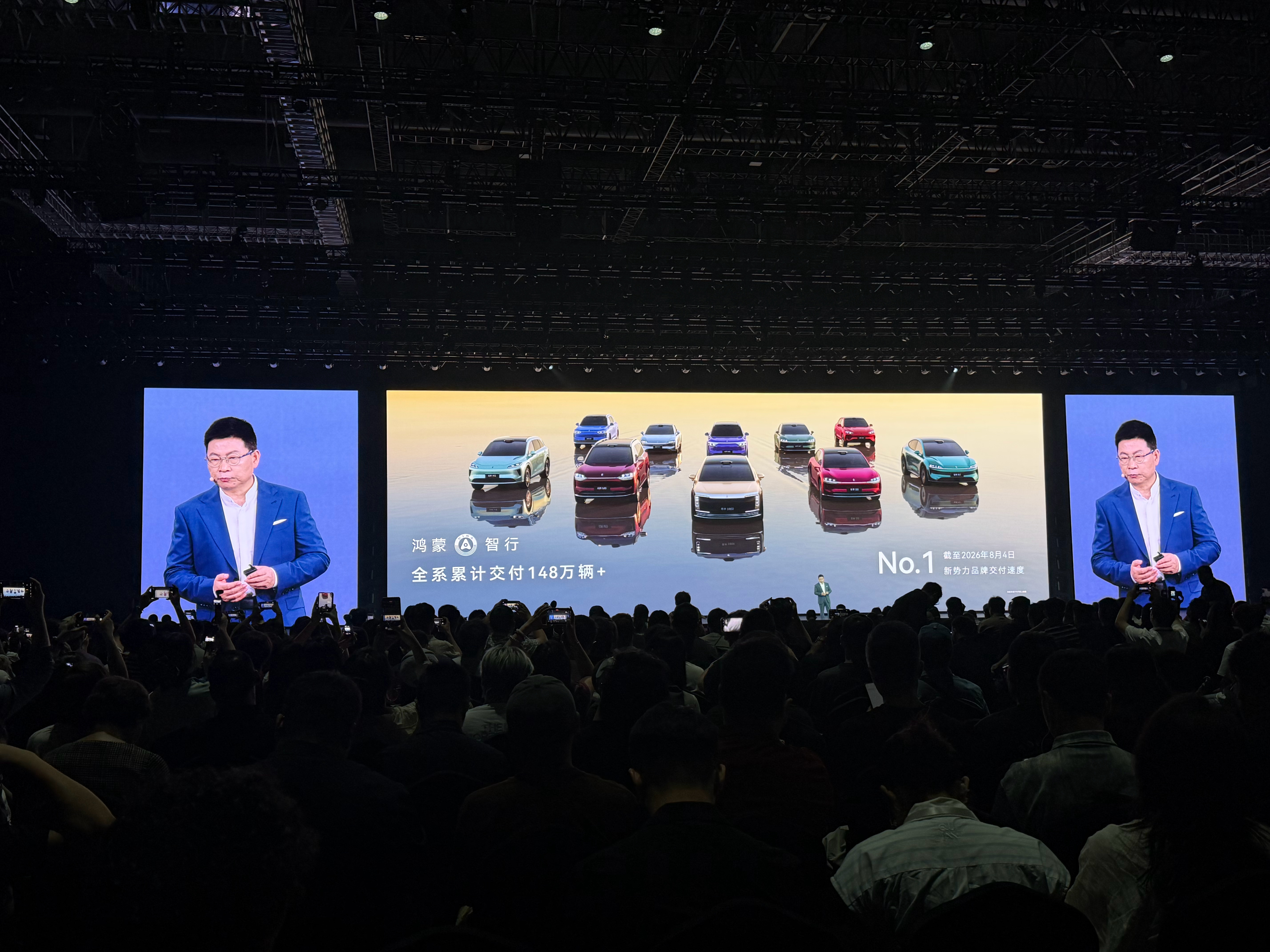 今天尊界V800上市，S800连续10个月百万豪车销冠，这个成绩也给这个MPV的
