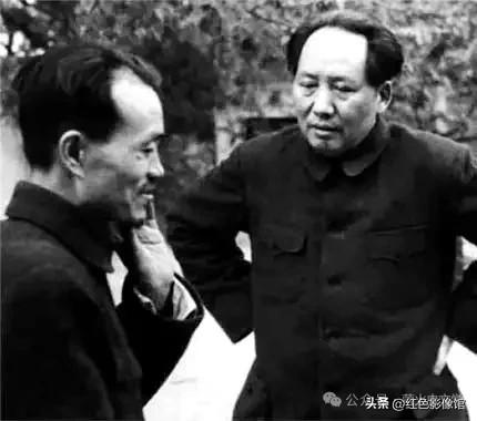 中共中央一支笔、政治秘书——胡乔木