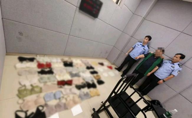 湖南常德，一名男子在工厂里偷了60多件的女士内衣，他被警方抓获后才发现还是一名经