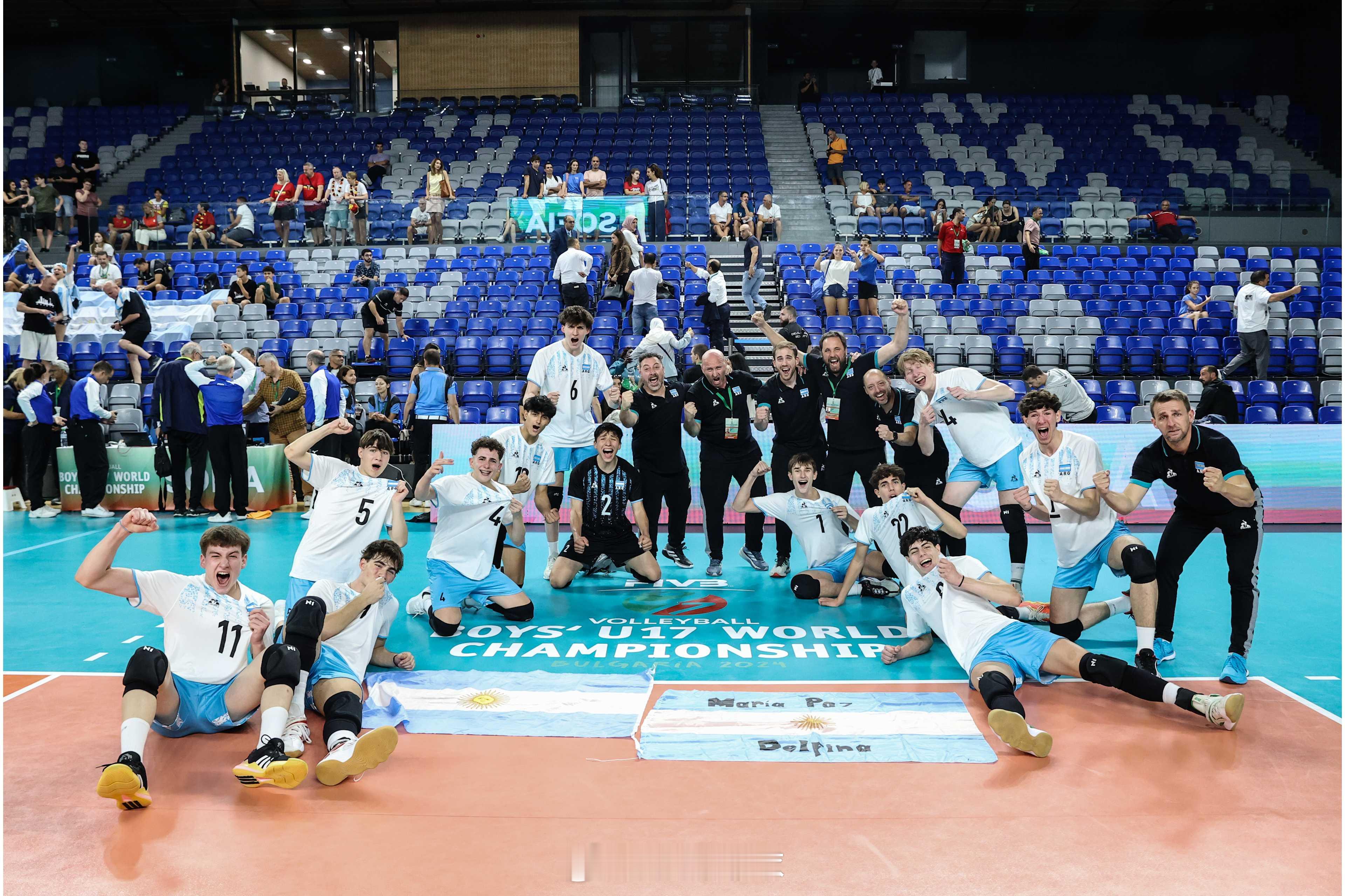 #2024男排U17世锦赛# 四分之一决赛，北京时间29日晚上，阿根廷队以3-2