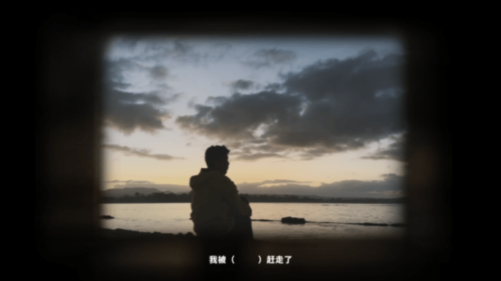 #吴磊捡明信片机器掉海里了##吴磊骑有此理深潜版海报# 光穿透湛蓝，少年在海里闪