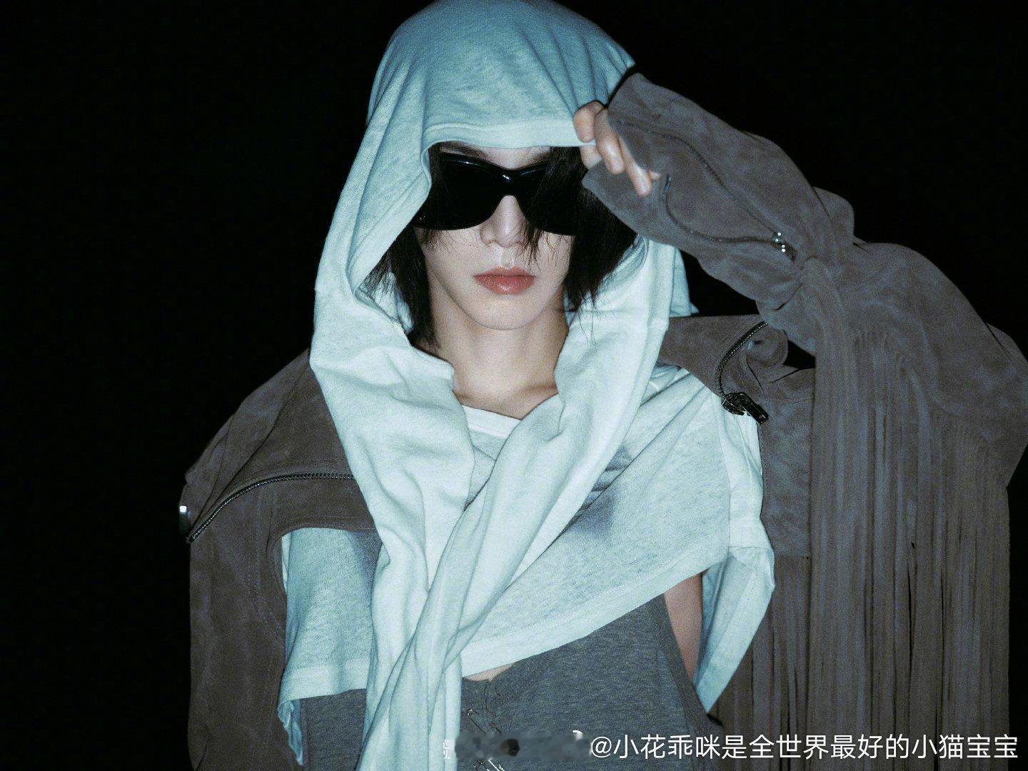 华晨宇 ｜华晨宇南京演唱会南京站审批通过 静等华晨宇本人官宣哦月亮在哪里？左边？