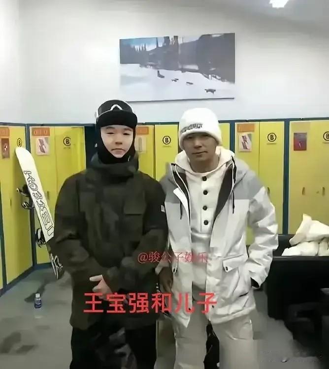 王宝强，连夜冲上热搜。

11月14日，43岁的王宝强，冲上热搜，这一次，不是因