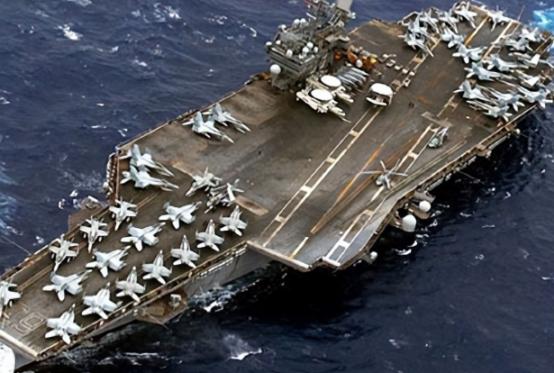 突发！美国航母舰队已逼近黄岩岛，055大驱率队大胆插入打成一团！
 
最近南海上