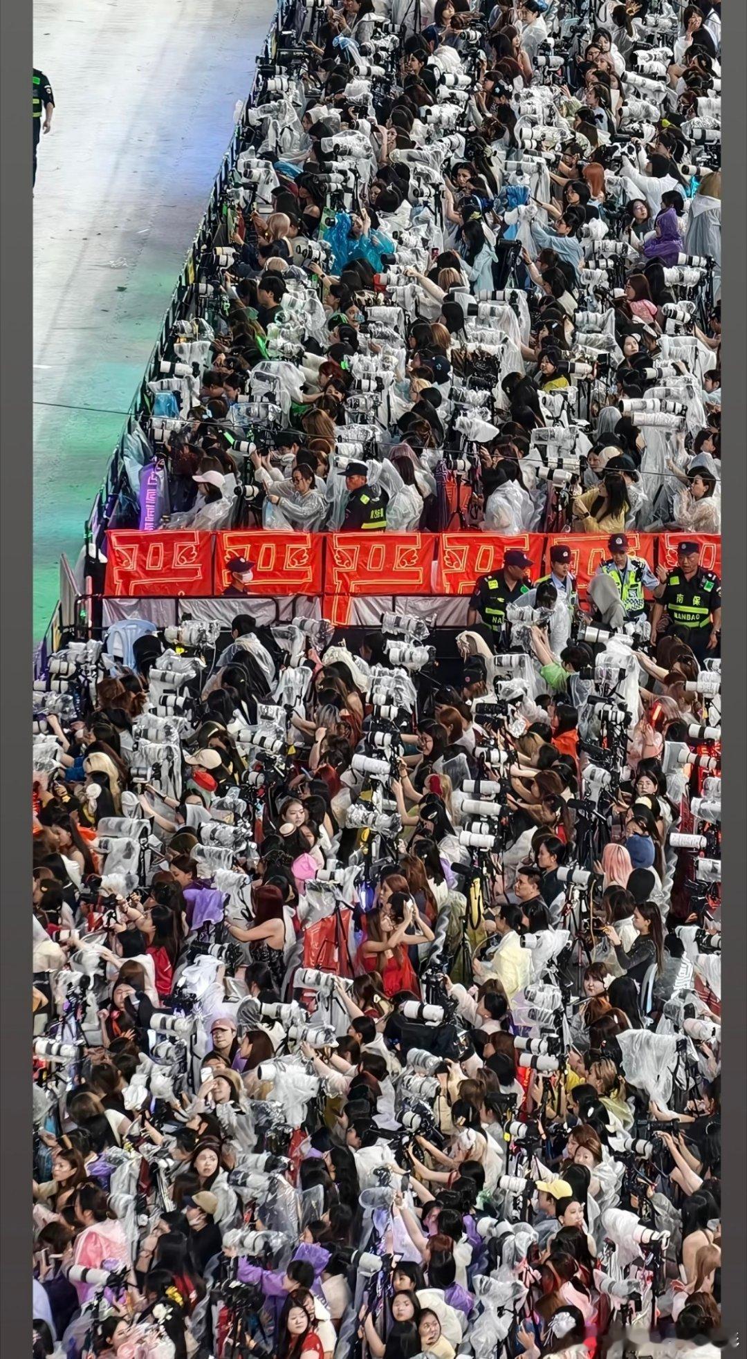 时代少年团演唱会超25%观众未成年这次演唱会的主要目的是？✅ 成员完成成团七年集