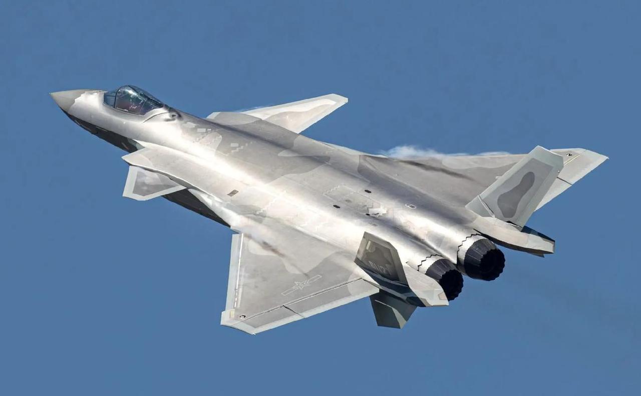 全球十大战机排行榜！
中国有2款上榜，祝福祖国！
第一梯队：第五代隐身战斗机
1