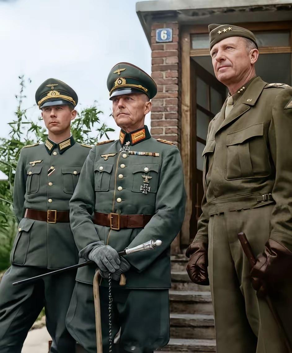 被俘的西线德军总司令格尔德·冯·伦德施泰特，奥格斯堡，1945年5月6日。其身边