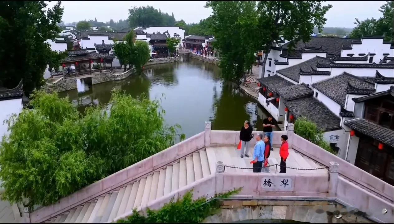 柳岸春风才子逢