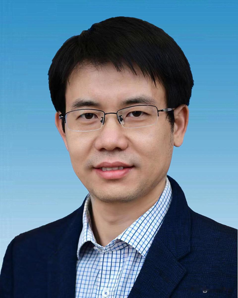 万年县真是个神奇的地方！这里不仅有美丽可人的李佩霞，有深夜约聊的毛奇书记，还有1