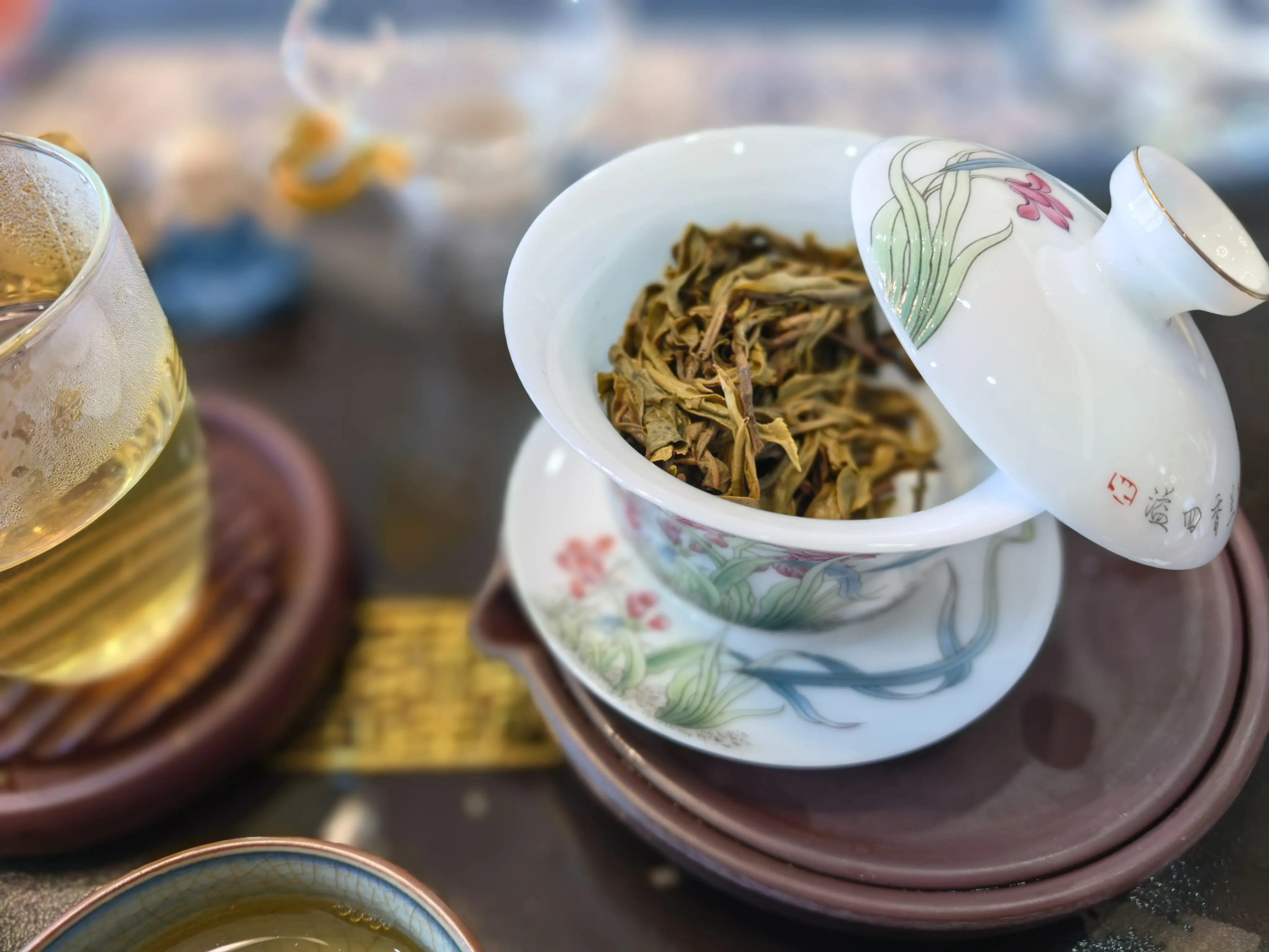 茶润心，酒怡情。