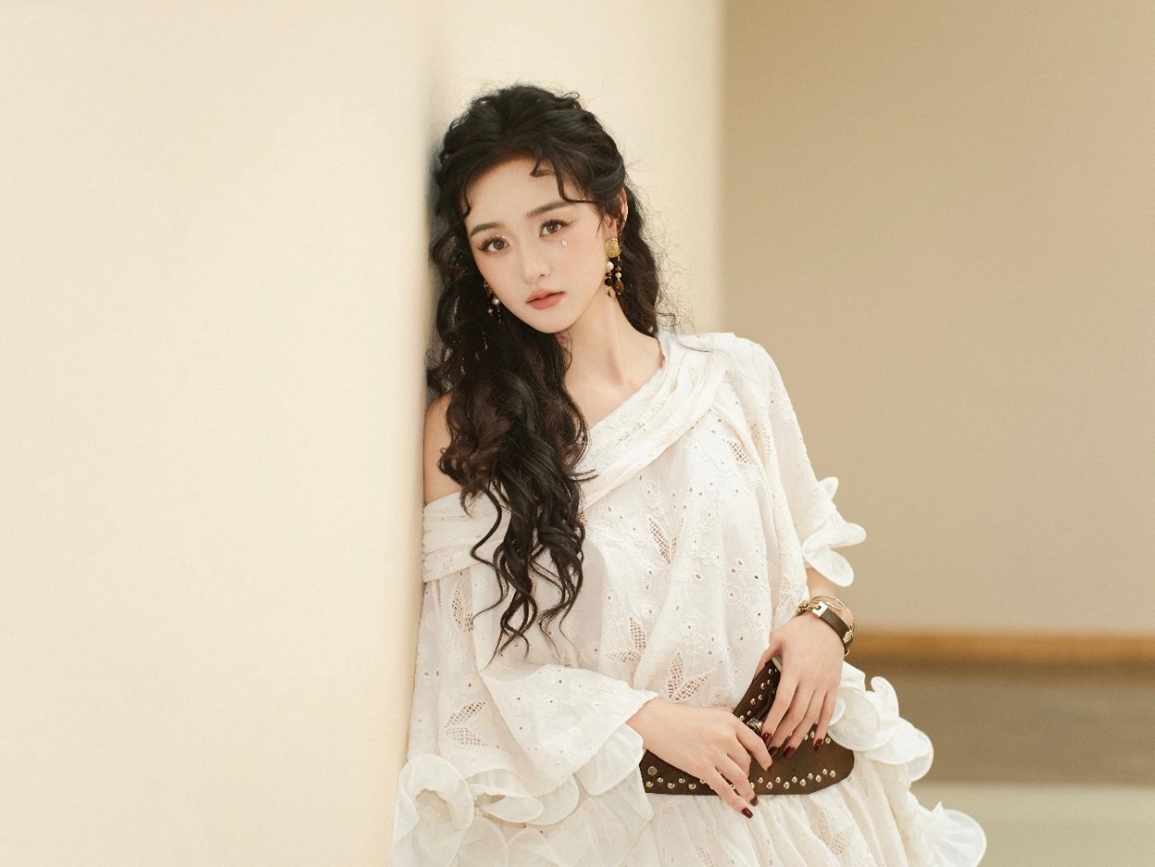 何泓姗音乐节粤语好上头何泓姗音乐节选曲审美在线 第一次跑音乐节就这么稳？何泓姗你