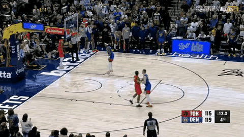 约基奇确实拥有天才般的智商和球商，难怪只有一冠也被吹成联盟第一人。在掘金与猛龙的