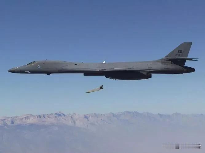  【拜登果真是怂了，空袭伊叙＂抵抗之弧＂组织是陷入伊朗打的代理人战争，不敢打伊朗