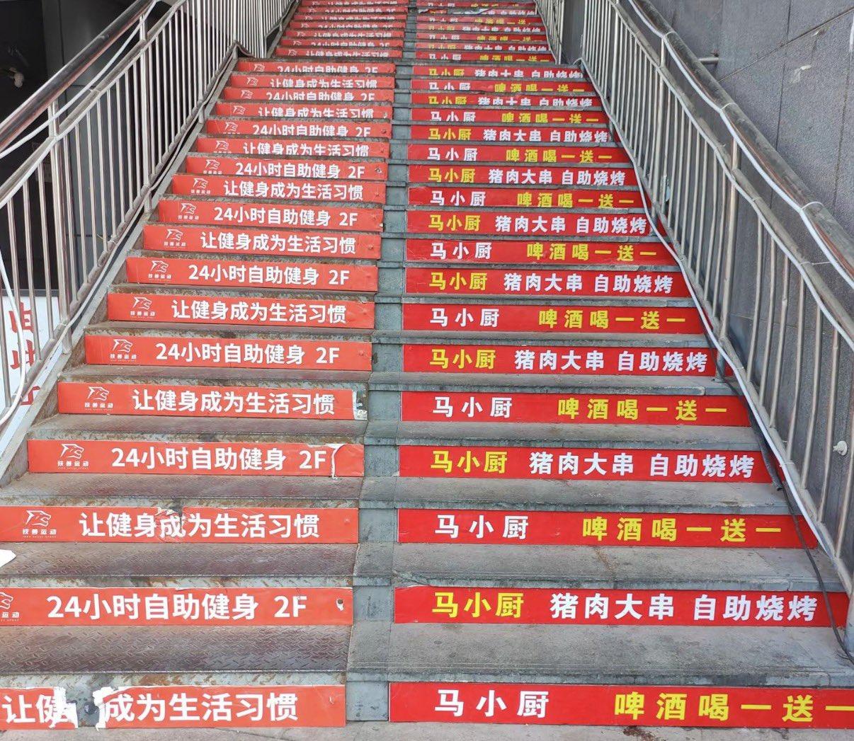 真正的合作生态供应。
在健身房，疯狂撸铁。一段时间后饿了，可以去吃个自助放纵餐。