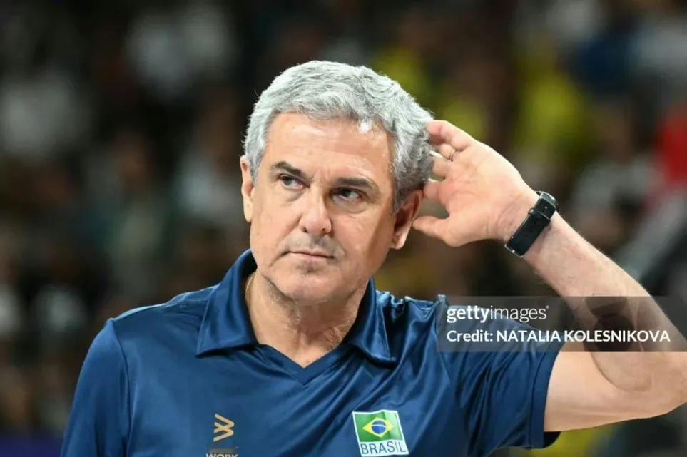 🏐️ 巴西排球教练吉马良斯icon续约至2028年奥运会iconcon会，届时