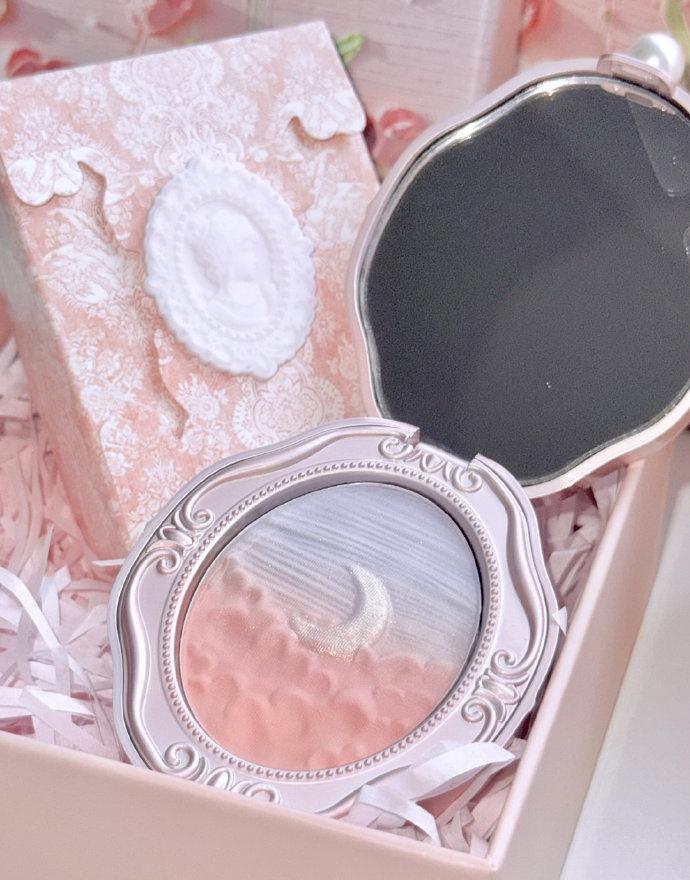 这么仙气飘飘的礼盒💝
收到都舍不得用怎么办[期待] ​​​