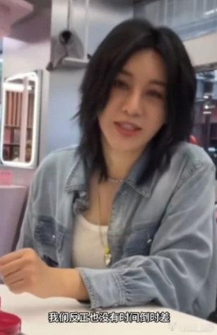 黄晓明[超话]尚雯婕上楼黄晓明用背的巴黎合伙人尚雯婕脚伤碰上热心晓明哥，直接享受