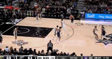 NBA赛场镜头：约基奇手活是真的好啊，面对文班亚马，还是约老师道高一尺！
  既