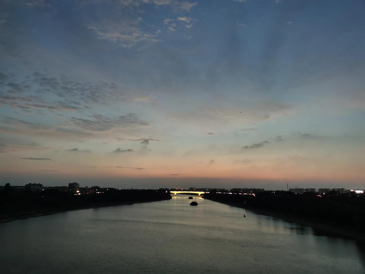 今日运势：乙巳年癸未月壬寅日  2025.8.1日

鼠：处事不要过于偏激
牛：