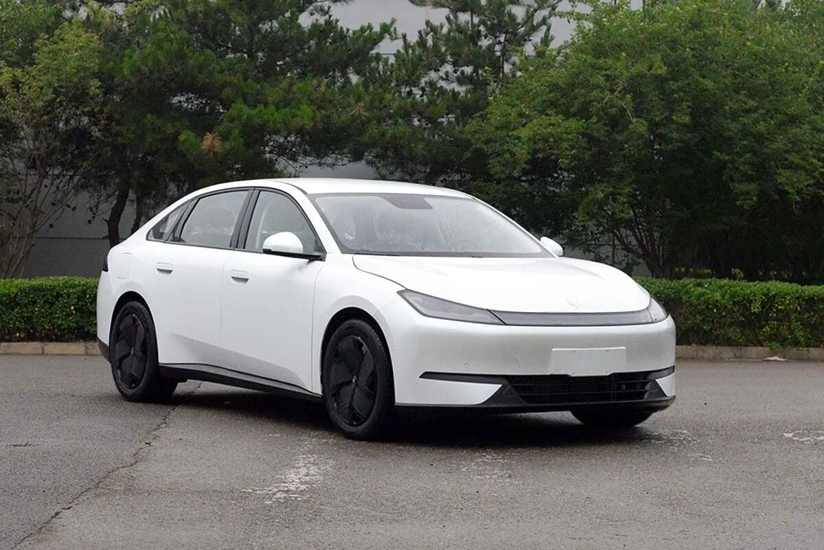 一组极狐S3的申报图，大家感受一下10月份的新车，11月才偶然刷到现在的新车，属