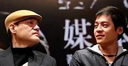 他是演员巍子，本名王巍。早年离婚时选择净身出户，把财产留给前妻，和儿子王紫逸也曾