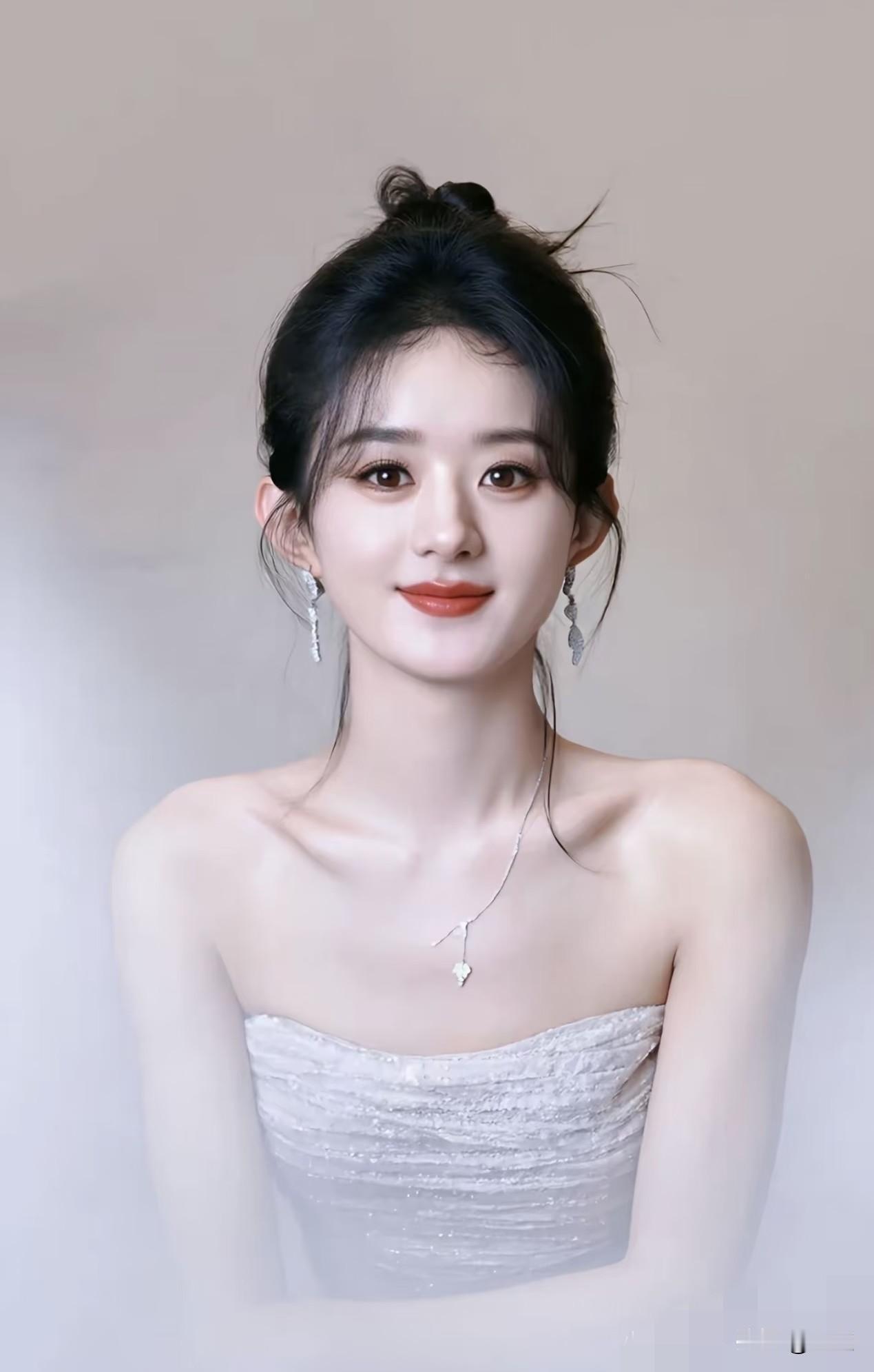 氛围感拉满的赵丽颖高清美图合集，每一帧颜值都惊艳动人，构图精致质感绝佳，随手保存
